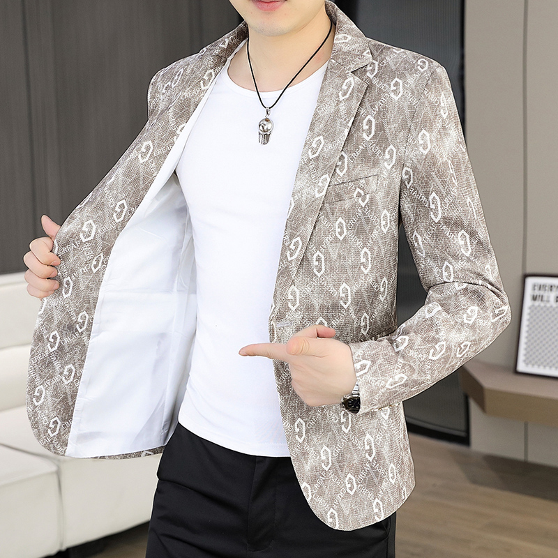 Korean Men Formal Wear - เสื้อเบลเซอร์ผู้ชายแฟชั่นฤดูใบไม้ร่วง/ฤดูหนาวปี 2026 สำหรับงานแต่งงานกลางแจ้ง ทรงเข้ารูป พิมพ์ลายตัวอักษร สไตล์ลำลองแบบเกาหลี