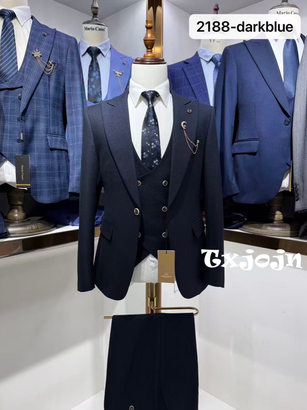 Men Formal Wear Clothes - ชุดสูทผู้ชายสีน้ำเงินเข้ม 3 ชิ้น ชุดทำงานสำนักงาน ดีไซน์หรูหรา ปกแหลม