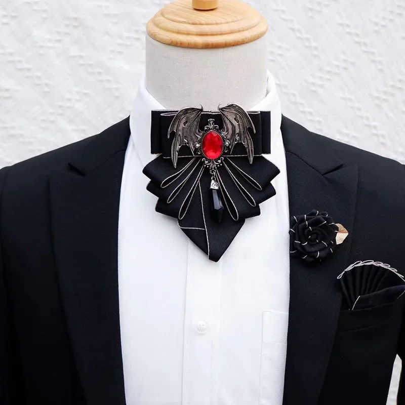 Korean Men Formal Wear - ชุดเข็มกลัดผูกโบว์สำหรับผู้ชายชุดทางการสไตล์เกาหลีแบบอังกฤษมีปีกประดับด้วยพลอยเทียมรูปโบว์ผูกกระเป๋าสำหรับผู้ชาย