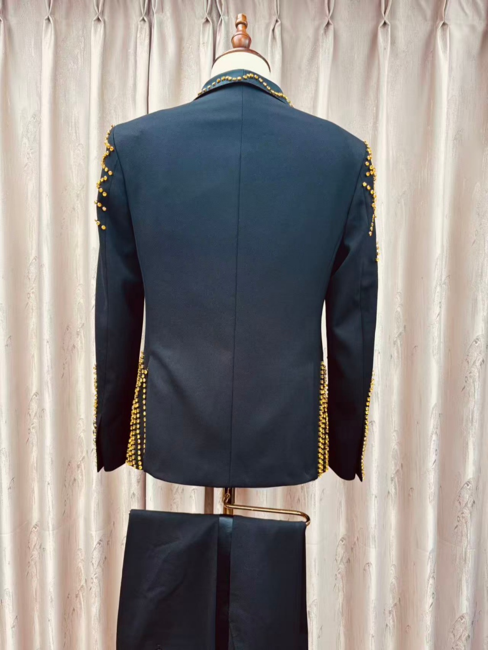 ชุดสูทผู้ชายประดับลูกปัดสุดหรู - Men Formal Wear Clothes บทวิจารณ์และราคา